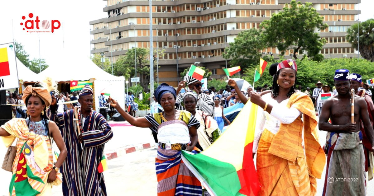 Promotion du textile africain : la parade internationale des tenues traditionnelles ouvre la 8e édition du SITA 1 Atop.tg Passage de la delegation Beninoise