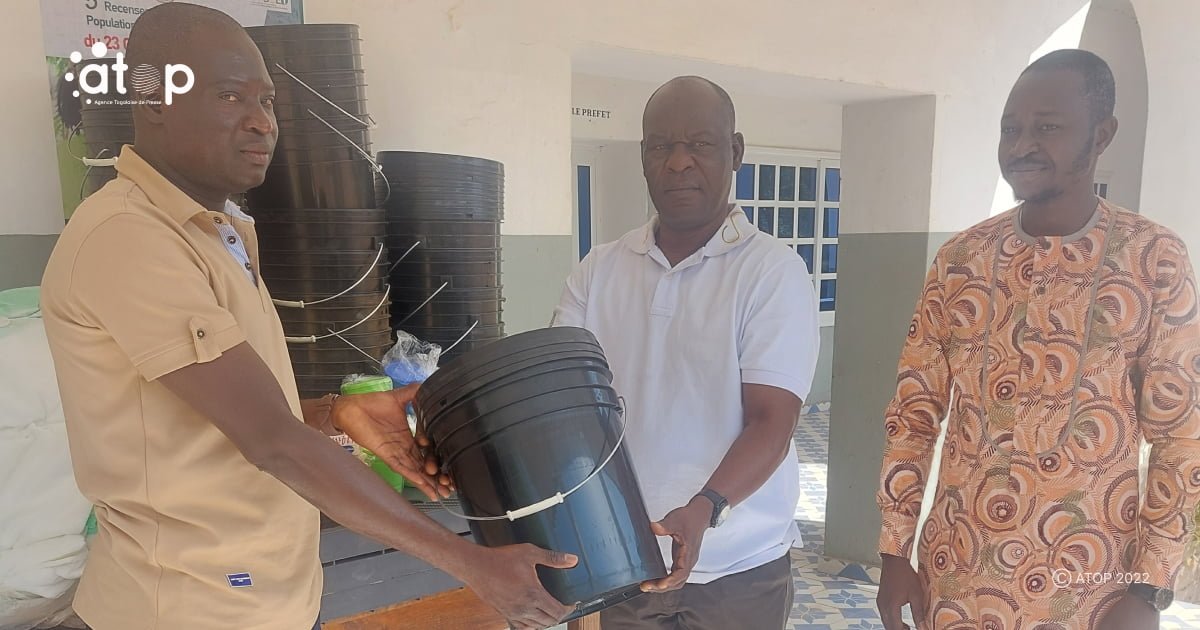 Atop.tg le ministere de la sante assiste les deplaces de Galangashie en kits de menage