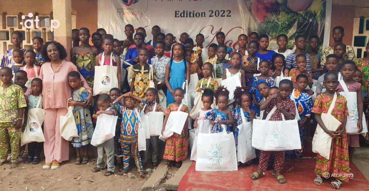 Atop.tg lassociation Miano fait don de repas aux enfants vulnerables des lacs 2