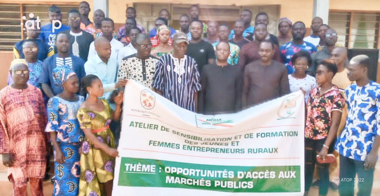 Binah/ Opportunités d’accès aux marchés publics : 40 jeunes et femmes entrepreneurs de la préfecture outillés 1 Atop.tg 40 jeunes et femmes entrepreneurs de la prefecture outilles