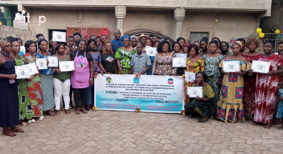 Atop.tg Des artisans de la CPM Anie formes sur des nouvelles techniques de Make up Elit et la gestion dun atelier