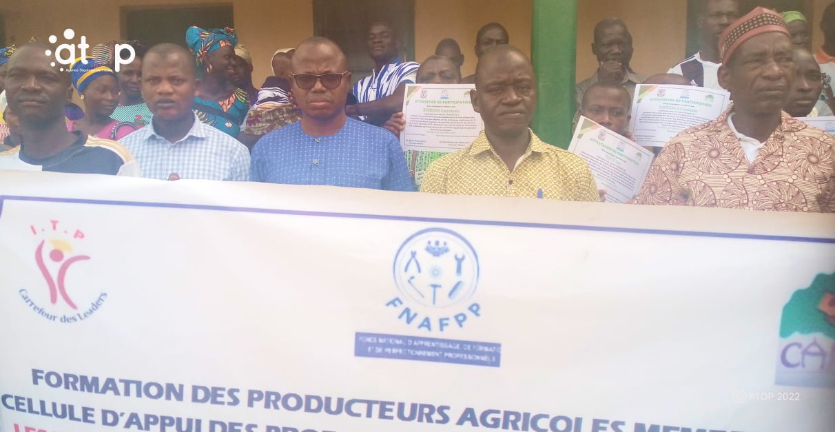 Atop.tg des attestations de fin de formation aux producteurs de soja