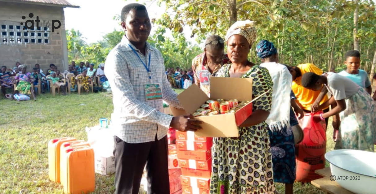 Atop.tg des vivres aux veuves et enfants orphelins a Djonoukouve