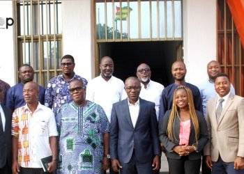 Dialogue entre le ministère de la Communication et la presse privée : le ministre Ayéwouadan a échangé avec les responsables des organisations de presse