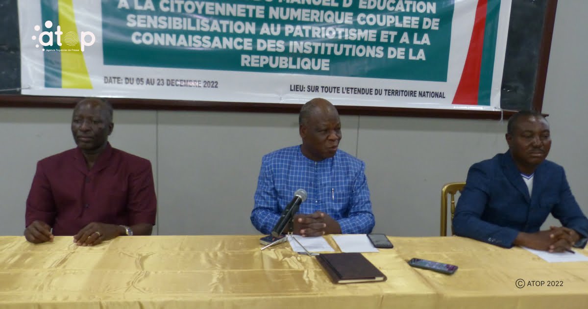 atop.tg M. Djeri micro pronnoncant son mot du lancement