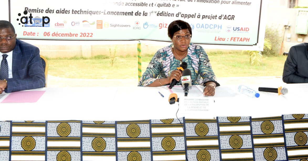 atop.tg Mme Apedoh Anakoma livrant le discours de lancement