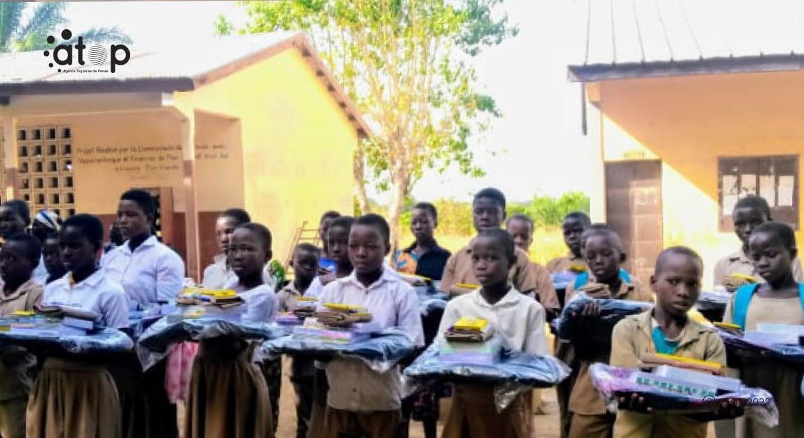 Blitta/promotion de l’excellence scolaire : les meilleurs élèves démunis primés 1 atop.tg les meilleurs eleves