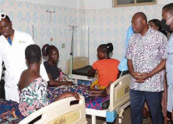 Le chef de l’Etat constate l’évolution des travaux dans les deux centres hospitaliers de Kara