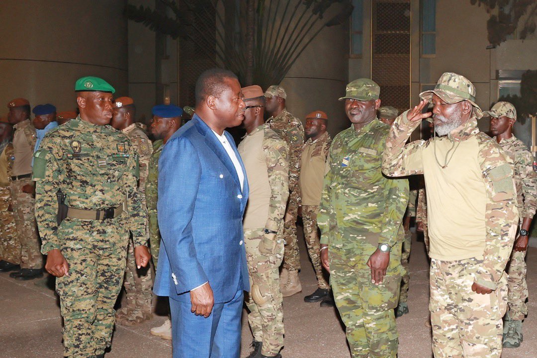 Atop.tg Les 49 soldats gracies sont venus remercier Faure Gnassingbe a Lome