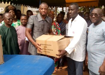 Amou/ Santé :  le député-maire Gnassingbé offre du matériel médical au CMS de Hihiéatro