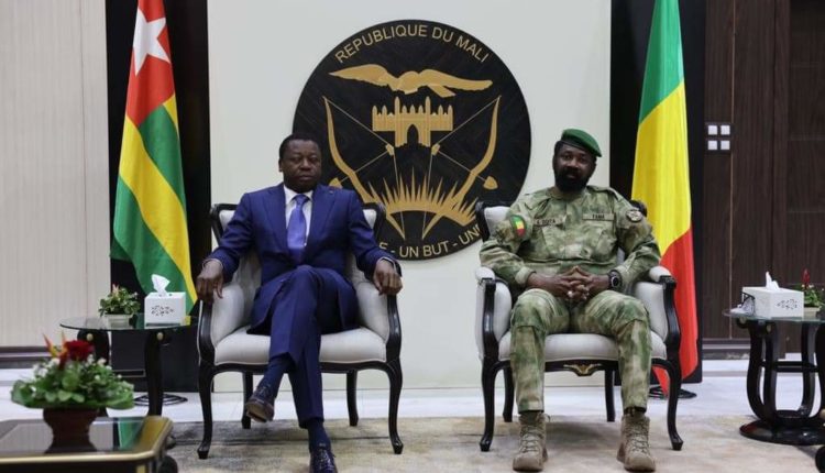 Atop.tg le president Faure Gnassingbe en visite de travail et damitie a Bamako