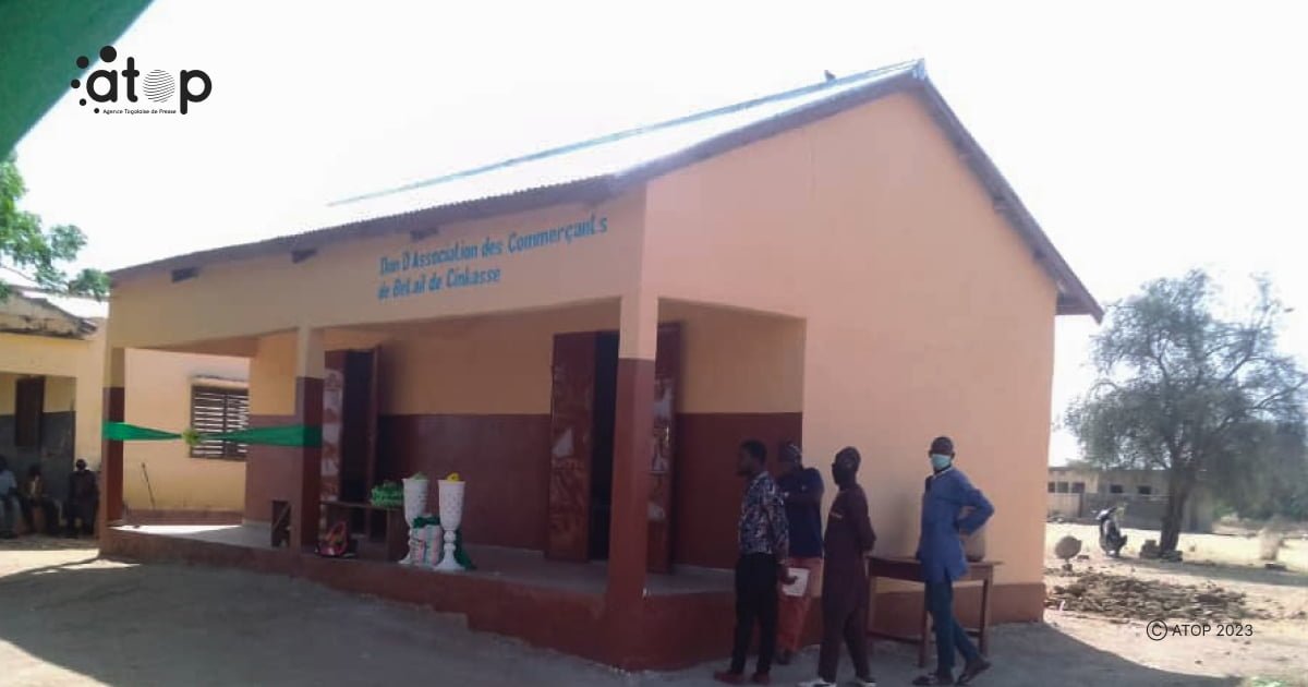 Atop.tg les commercants de betails font don dun batiment a lUSP de Boade.