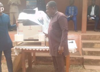 Agou : du matériel informatique au « lycée des deux Nyogbo »