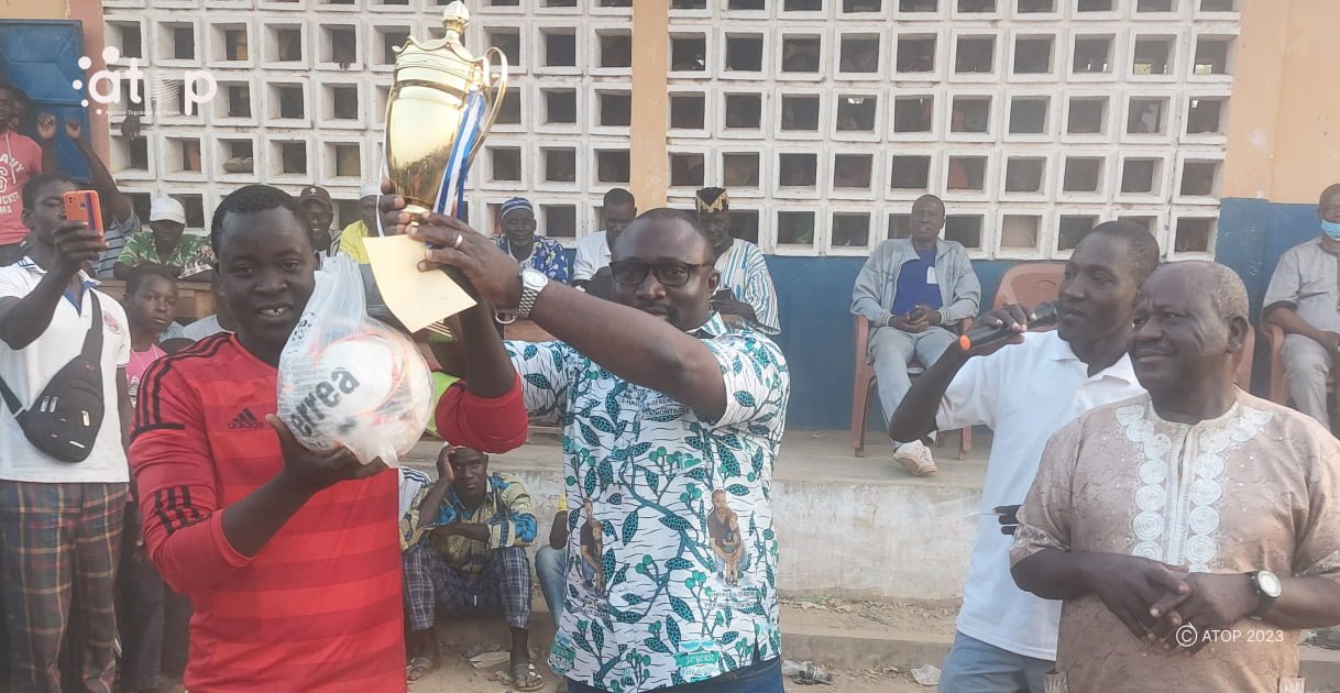 Football/ Gala pour le renforcement de la cohésion sociale et du vivre ensemble au sein de la jeunesse : le canton de Takpamba s’adjuge la coupe aux dépens de Nali (1-0) 1 Atop.tg le canton de Takpamba sadjuge la coupe aux depens de Nali 1 0