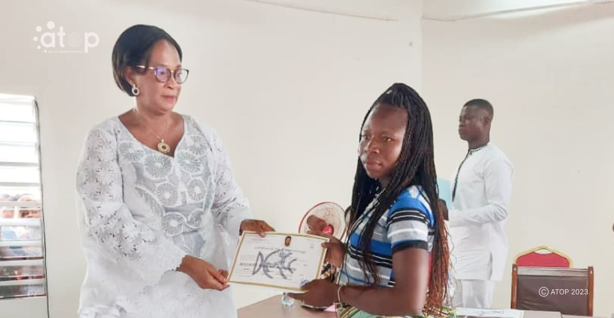 Atop.tg 200 apprentis recoivent des certificats de fin dapprentissage