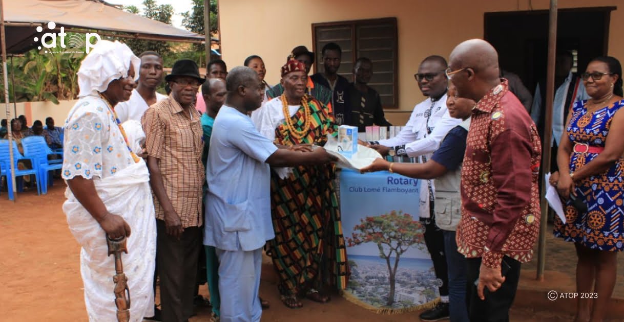 Atop.tg Rotary club fait don de medicaments de materiels et de consommables medicaux a lUSP dApawohonou