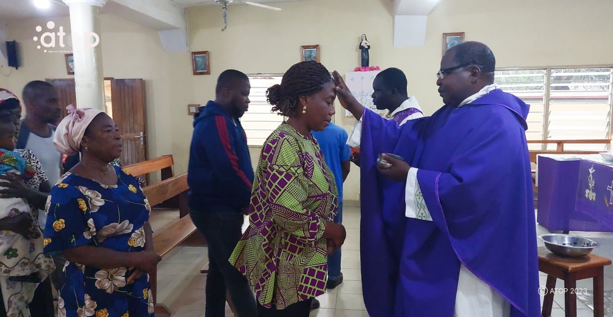 Atop.tg les catholiques demarrent le careme par limposition des cendres