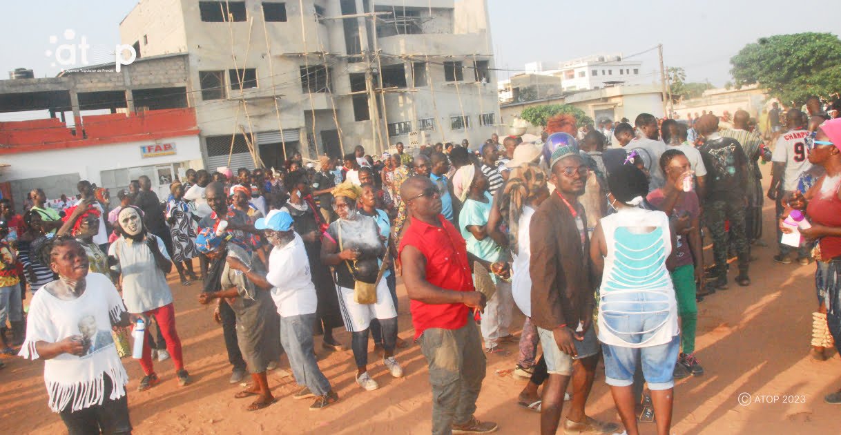 Culture/retour triomphal du feu président Gnassingbe Eyadéma : les femmes de la kozah à Lomé ont marque l’évémenent à travers une danse Kamou 1 Atop.tg retour triomphal du feu president Gnassingbe Eyadema