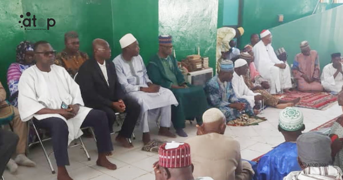 atop.tg Les fideles musulmans prient pour le repos de lame du president Gnassingbe Eyadema