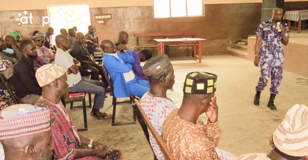 Atop.tg Lt col. Hodin Edoh a echange avec les autorites et les acteurs sociaux a Kante