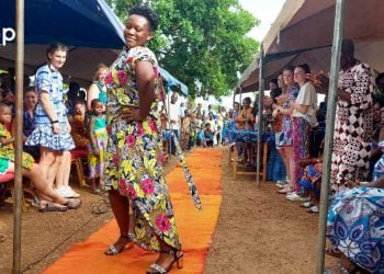 Agou : défilé de mode des apprenantes du centre « light fashion design »