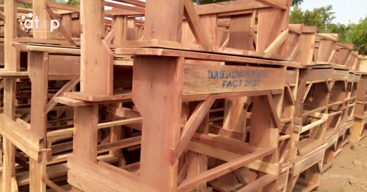 Atop.tg la commune Blitta 3 offre 520 tables bancs aux ecoles et une mini adduction deau au canton de Welly