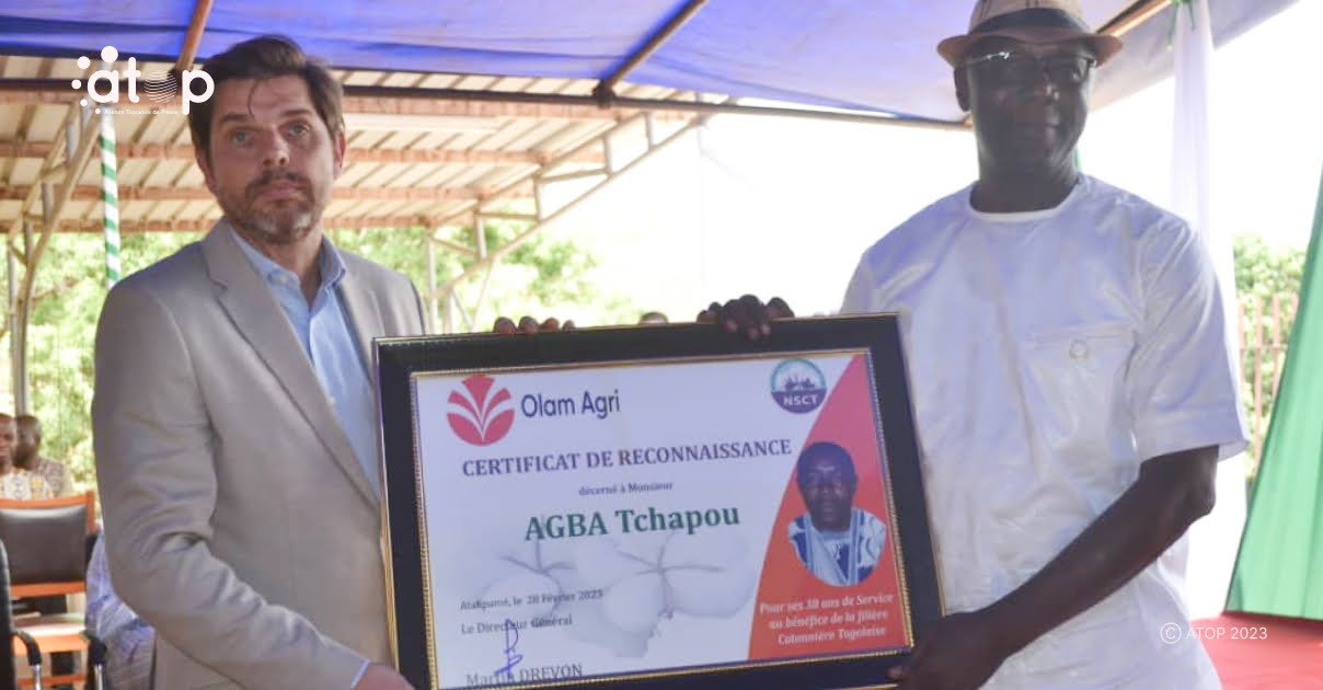 Ogou/88 agents de la NSCT admis à la retraite, ont reçu des certificats de reconnaissance 1 Atop.tg 88 agents de la NSCT admis a la retraite ont recu des certificats de reconnaissance
