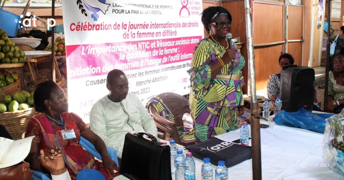 Atop.tg Les femmes revendeuses de fruits du marche ‘Abattoir sensibilisees sur les TIC
