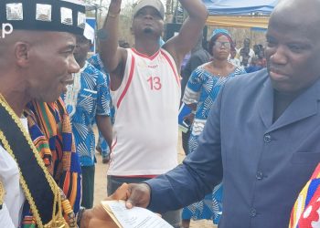 Yoto : Togbui Sodjehoin Abotchi Houngbeke 1 reçoit  son arrêté ministériel