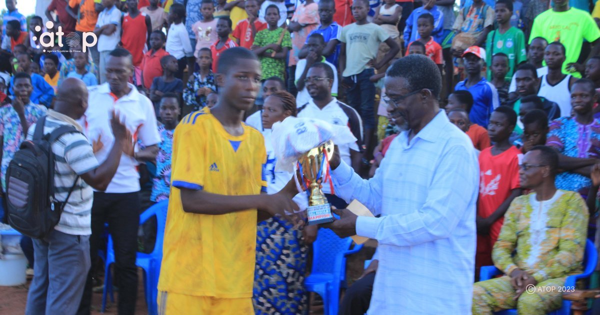 Atop.tg le CEG Sokome remporte le trophee