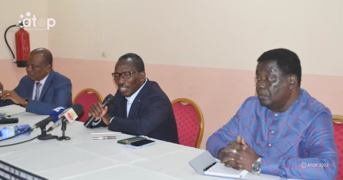 Ogou/ valorisation du smig et du SMAG : le ministère de la fonction publique a echangé avec les employeurs des plateaux et de la centrale à Atakpamé 1 Atop.tg le ministere de la fonction publique a echange avec les employeurs des plateaux et de la centrale a Atakpame
