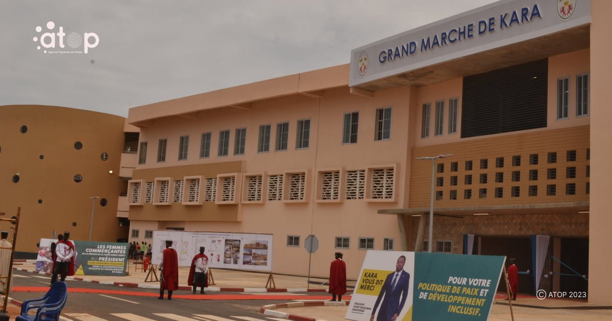 Atop.tg le chef de lEtat inaugure le grand marche de Kara 1