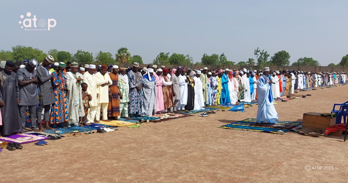 Atop.tg Les fideles musulmans des savanes louent Allah et prient pour la paix au Togo