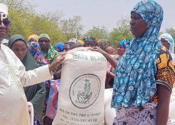 Tone : l’ancien directeur général de la Lonato, Ouattara Youssouf assiste les déplacés de la région des savanes en vivres