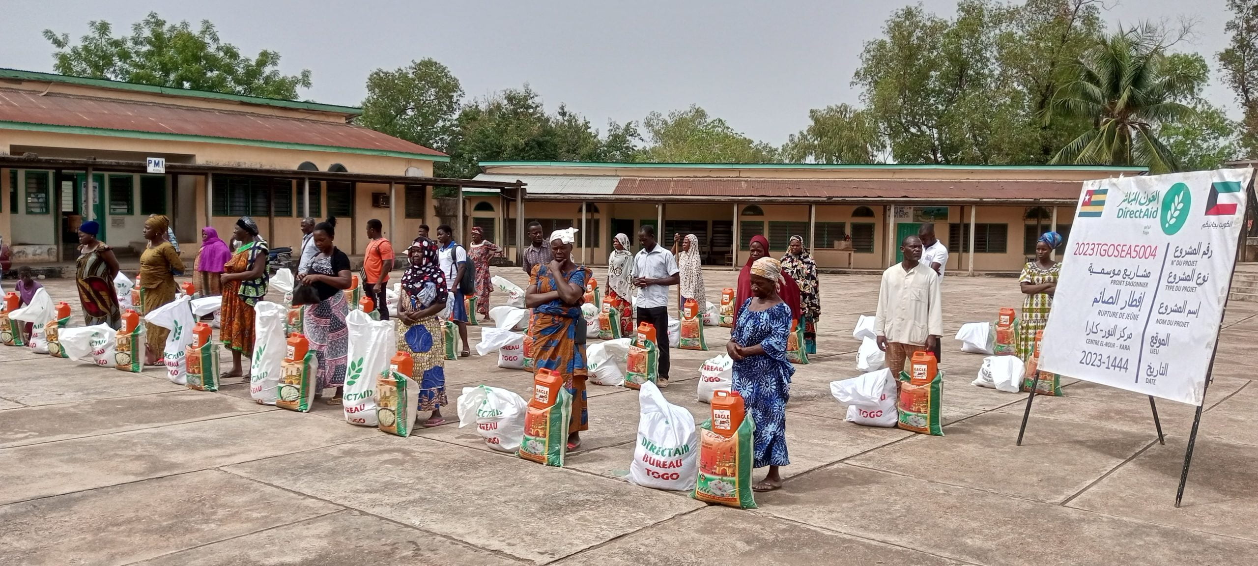 Atop.tg des kits alimentaires offerts aux familles demunies a Kara scaled