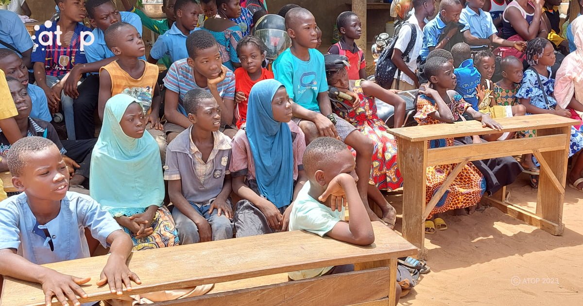 Zio/ lutte contre le sida et la covid-19 : l’ONG 2AD démarre sa campagne 2023 par le complexe scolaire « louis pasteur » 1 Atop.tg lONG 2AD demarre sa campagne 2013 par le complexe scolaire louis pasteur