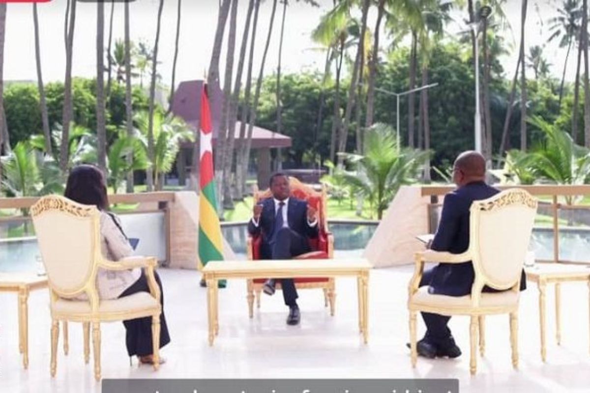 Atop.tg le chef de lEtat sentretient avec des journalistes de New world TV sur letat de la nation
