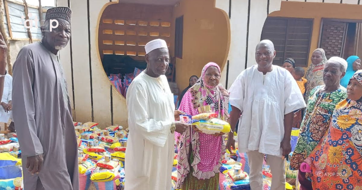 Atop.tg le groupe Nour Al Khairiya et AREZOM assistent 120 personnes vulnerables de Zongo