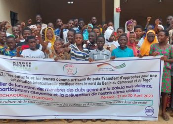 Promouvoir la paix et la non-violence : des membres des clubs scolaires genres de Tchaoudjo 1 outillés