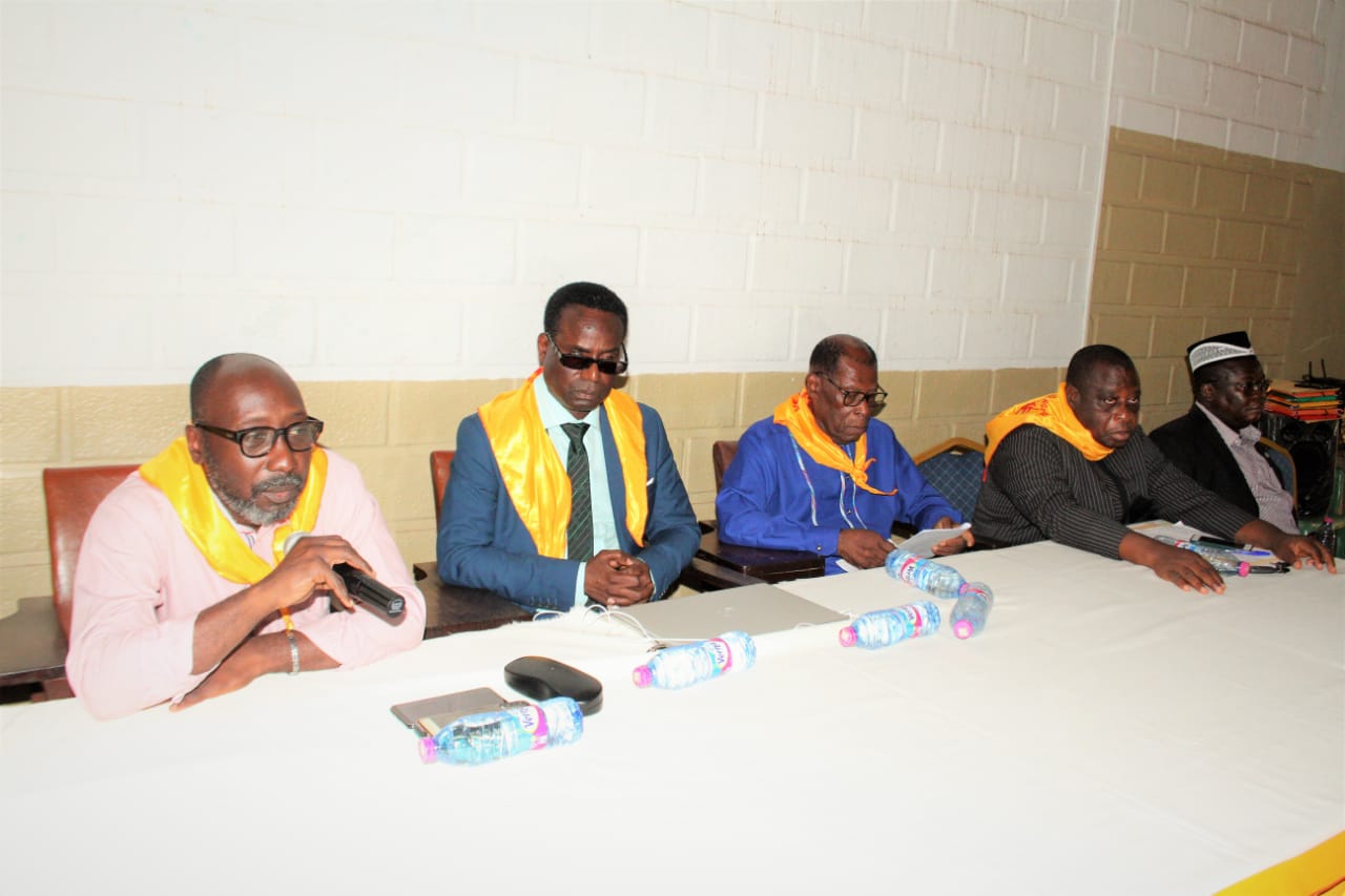 Union des forces du changement (UFC) : des responsables fédéraux du grand-Lomé renforcent les capacités politiques, techniques et pratiques 1 Le SG au micro lancant les travaux de ce seminaire