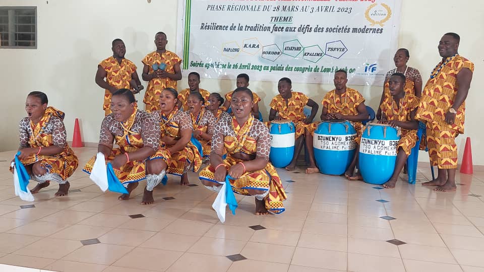 Le groupe Dunenyo Novissi en prestation