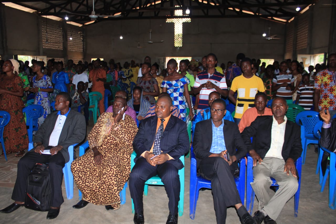 Les participants a la celebration