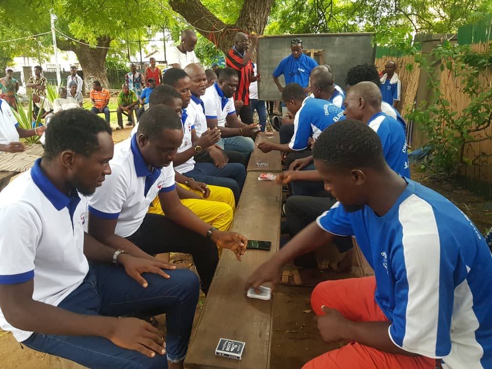 Une phase de jeu entre les clubs