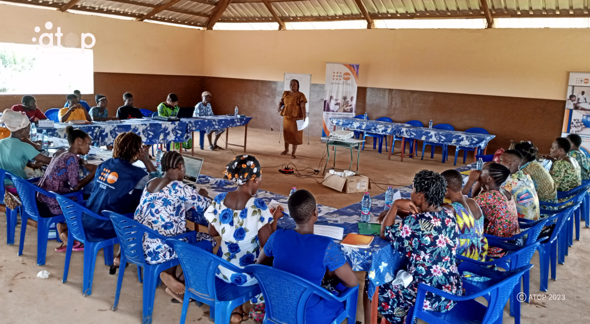 Atop.tg des adolescents et parents en formation a Dagbati