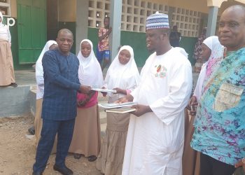 Kloto : religion/   des saints corans aux élèves du complexe scolaire islamique la paix de Kpalimé