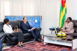Primature : la nouvelle représentante du PNUD et le directeur de Deloitte Afrique francophone reçus par Mme Tomegah-Dogbé 2 Atop.tg la nouvelle representante du PNUD et le directeur de Deloitte Afrique francophone recus par Mme Tomegah Dogbe 1