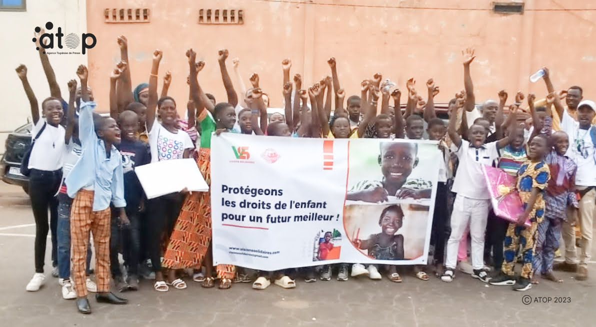 Atop.tg une caravane organisee dans des rues de Lome