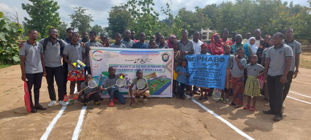 Tchaoudjo : le projet sport inclusif et les NTIC pour les enfants handicapés clôturé à Sokodé 1 les participants a lactivite de sokode