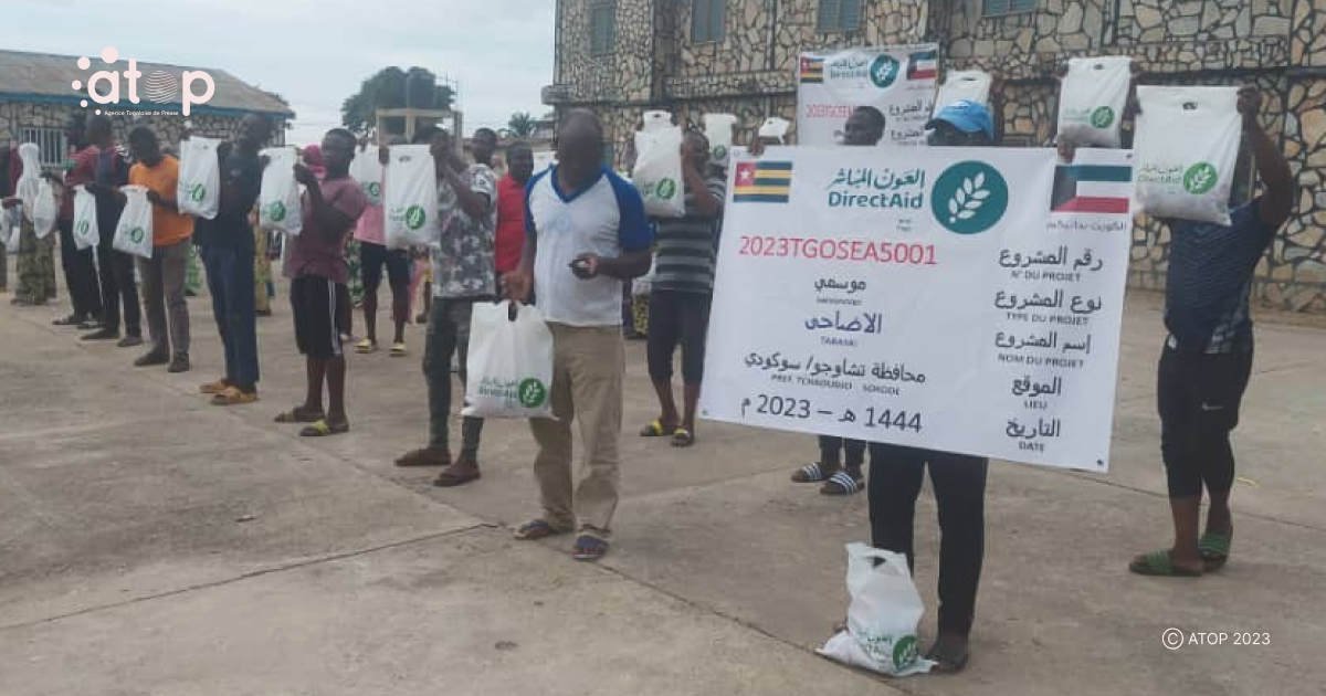 Atop.tg LONG Direct Aid Sokode a distribue des sachets de viandes a 350 personnes demunies