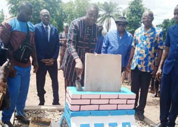 Formation technique et professionnelle: le ministre Hodin pose la première pierre de construction d’un centre à Pagouda